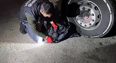 TIR'daki montun cebinde 516 gram kokain ele geçirildi, 2 tutuklama