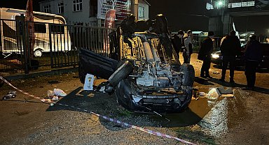 TIR'ın çarptığı hafif ticari araç takla attı: 3 yaralı