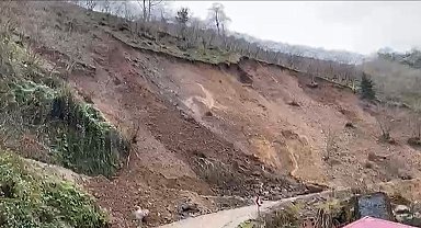 Trabzon'da heyelan kamerada