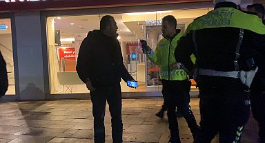 Trafik denetlemesini görünce otomobillini ATM'nin yakınında durdurdu, cezadan kurtulamadı