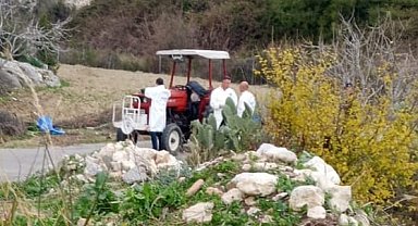 Traktörle kabir ziyaretinden dönerken öldürüldü