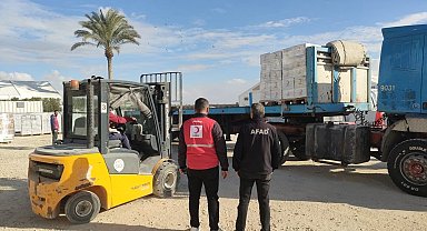 Türk Kızılay: Yardımlarımızın Refah Sınır Kapısı'ndan geçişi başladı