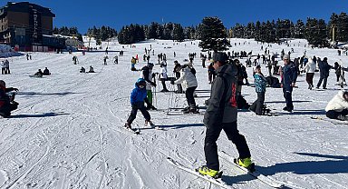 Uludağ'da sömestir tatili yoğunluğu; pistler doldu
