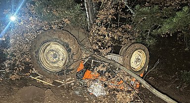 Uşak'ta traktör şarampole devrildi: 2 ölü, 2 yaralı