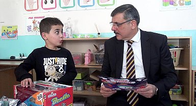 Vali Çiftçi'nin karne hediyesini gören öğrenci: Büyük araba almış