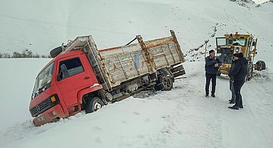 Van'da kardan kapanan 209 mahalle ve mezra yolu ulaşıma açıldı