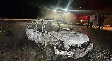 Yanan otomobilden ceset çıktı