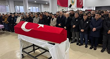 Yeni doğan bebeğine anne sütü götürürken kazada ölen polis toprağa verildi