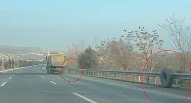 Yerinden fırlayan tekerin karşı yöne geçmesini engelledi; o anlar kamerada