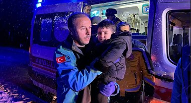 Yüksekova'da ekipler, yataktan düşüp yaralanan Mir Ali için seferber oldu