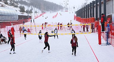 2 bin 500 rakımda voleybol heyecanı