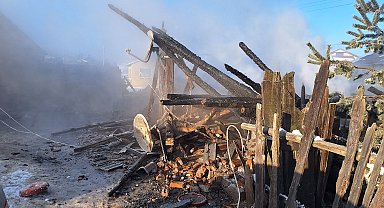 2 katlı ahşap evde yangın; 1 ölü, 1 yaralı