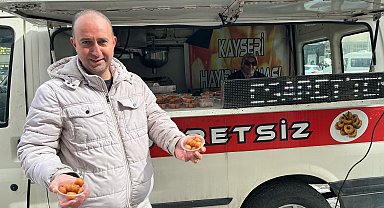 3 yıldır çekişmeli süren boşanma davası sonuçlanınca lokma dağıttı