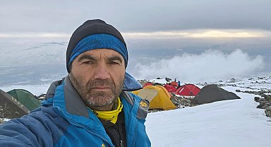 33 dağcı, Ağrı Dağı'na tırmanışa geçti