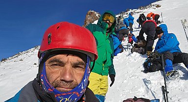 33 dağcının Ağrı Dağı'na tırmanışı son buldu