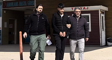 'Dur' ihtarına uymayıp, otomobiliyle jandarmaya çarptı