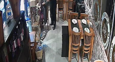 'Heimlich' manevrasıyla turistin hayatını kurtardı