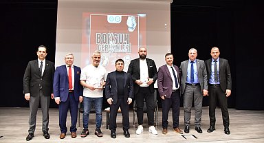 'Kayıp Madalyon' kitabının imza gününde Bilgehan Demir'den hayranlarına Muhammed Ali ile ilgili şaşkınlık yaratan video