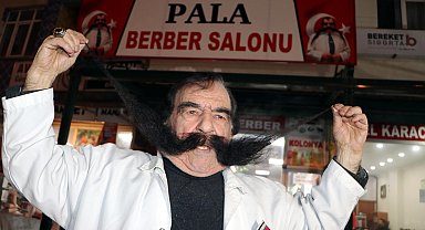 'Pala berber', 60 yıldır kesmediği 1 metrelik bıyığı ile ilçenin tanıtımını yapıyor