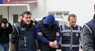 'VIP' minibüslerle kaçak göçmen taşıyanlara operasyon; 5 gözaltı