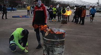 45'inci Uluslararası Trabzon Yarı Maratonu kar yağışı altında koşuldu