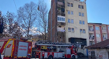 5 katlı binanın çatı katında çıkan yangın söndürüldü
