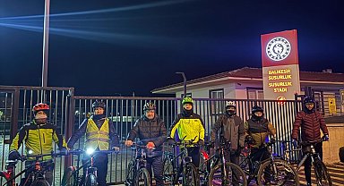 6 Şubat depremlerinde hayatını kaybedenleri bisiklet sürerek andılar