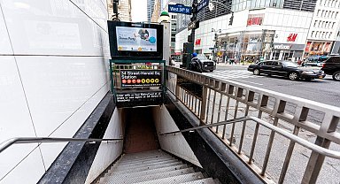 ABD'de bir kadın metroda doğum yaptı