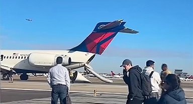 ABD'de içi dumanla kaplanan uçaktaki yolcular tahliye edildi