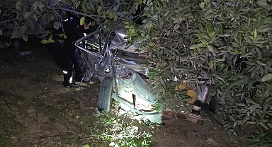 Adana'da iki otomobil çarpıştı; anne-baba ve oğul yaralandı