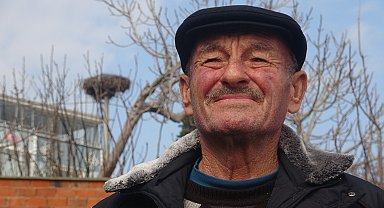 Adem Amca, Yaren leyleğin yolunu gözlüyor