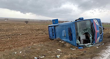 Afyonkarahisar'da cezaevi nakil midibüsü devrildi: 14 yaralı