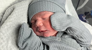 Ahmet bebek ambulansta doğdu