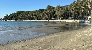 Akyaka'da deniz suyu 30 metre çekildi