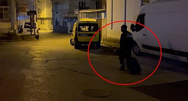 Alkolmetreyi üflemeyi reddetti, bavulunu alarak otomobili bırakıp gitti