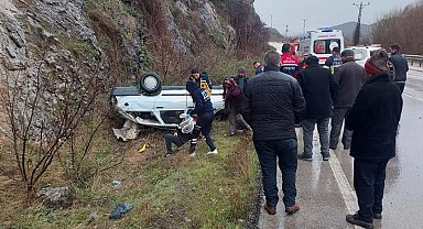 Amasya'da otomobil takla attı: 3 yaralı