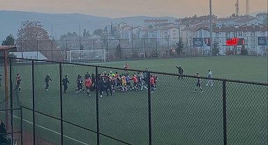 Amatör lig maçında oyuncular ve taraftarlar birbirine girdi