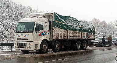 Anadolu Otoyolu'nda 3 ayrı kaza; 1 yaralı, 6 araç hasar gördü