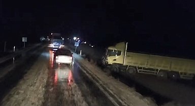 Ankara'da 4 TIR ve 1 otomobilin karıştığı zincirleme kaza