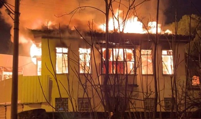 Antalya'da 150 yıllık tescilli bina yandı