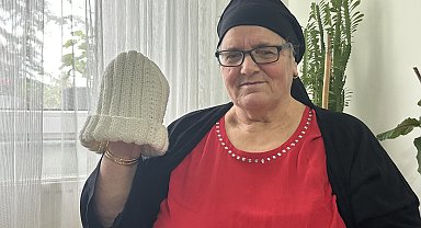 Arkadaşıyla ördüğü bereleri Muş'ta görev yapan jandarmaya ulaşan 'Selma teyze': Seneye daha fazla göndereceğiz