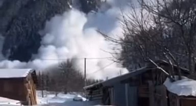 Artvin'de çığ düştü; o anlar kamerada