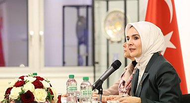 Bakan Göktaş, Fransa'daki Türk vatandaşlarıyla buluştu