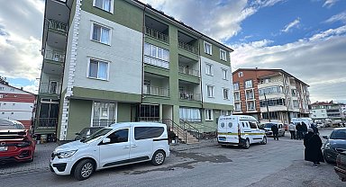 Banyoda başına sert cisimle vurularak öldürülmüş halde bulundu: 3 arkadaşı tutuklandı