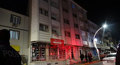 Banyoda bir anda dökülen fayanslar panik yarattı; 5 katlı bina tahliye edildi