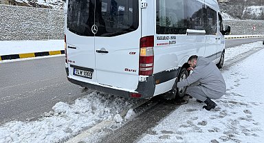 Bartın'da kar yağışı nedeniyle 12 köy yolu ulaşıma kapandı