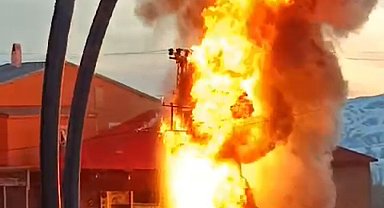 Başkale'de trafo, alev alev yandı