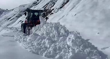 Batman Sason'da 30 yerleşim yerinin yolu kardan kapandı