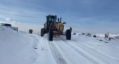 Batman'da 236 yerleşim yerinin yolu, kardan kapandı