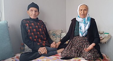 Belden aşağısı felç kocasına 60 yıldır sevgiyle bakıyor